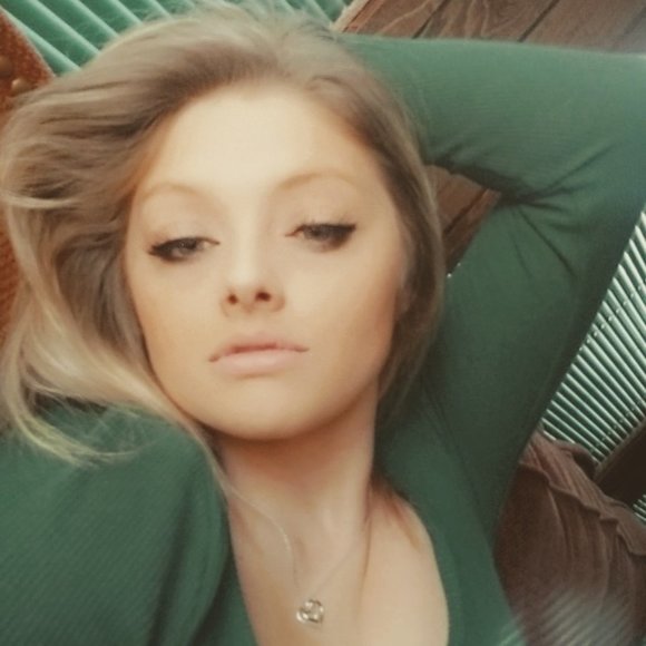 Meet your Posher, Krystal - Picture 2 of 4